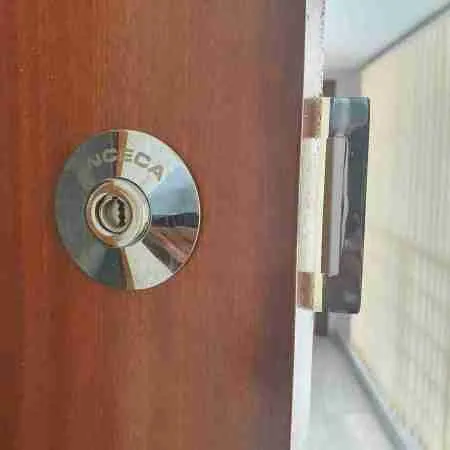 Security bolts in Fuengirola